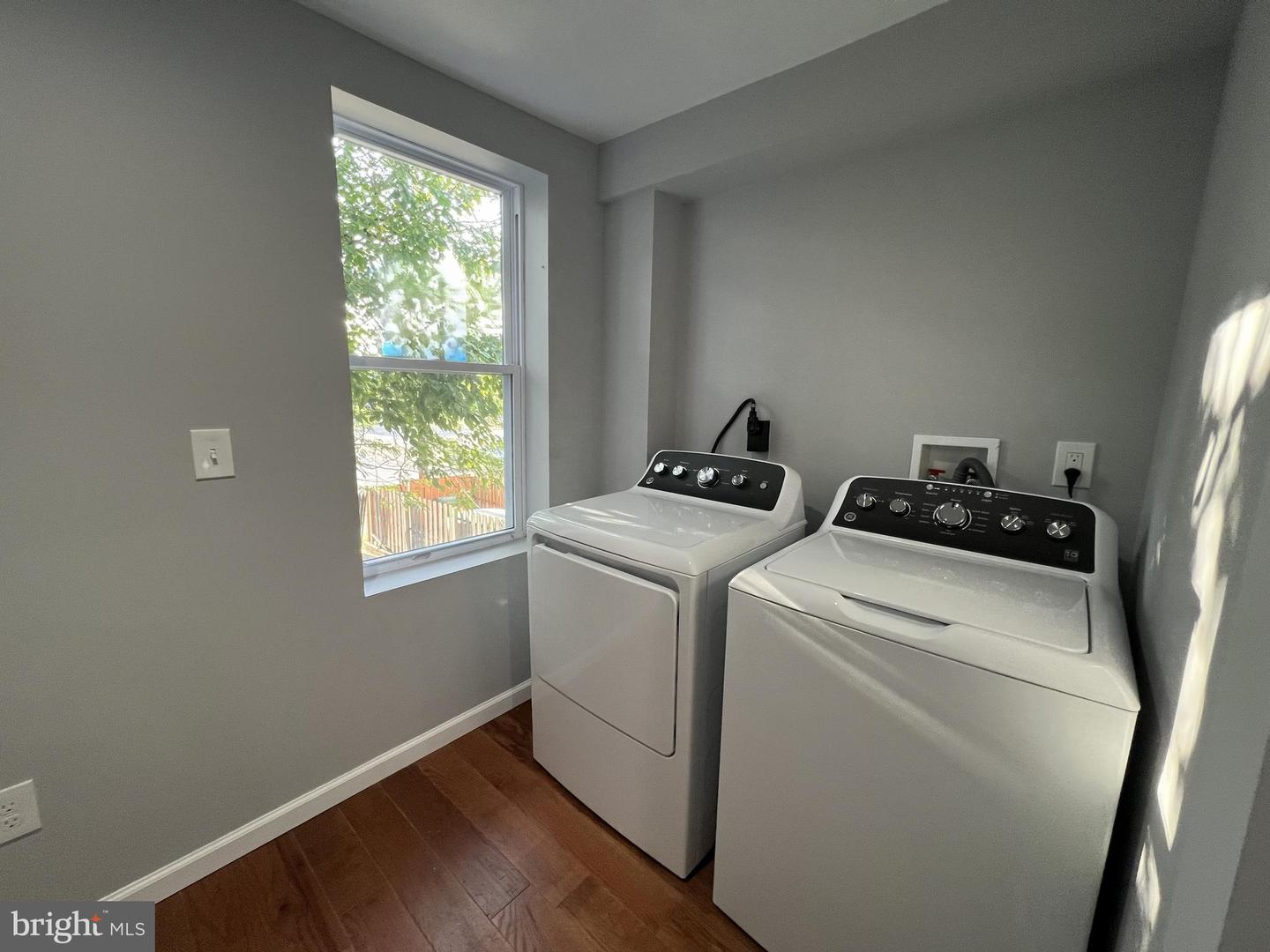220 Montford Ave N Property Photo 10