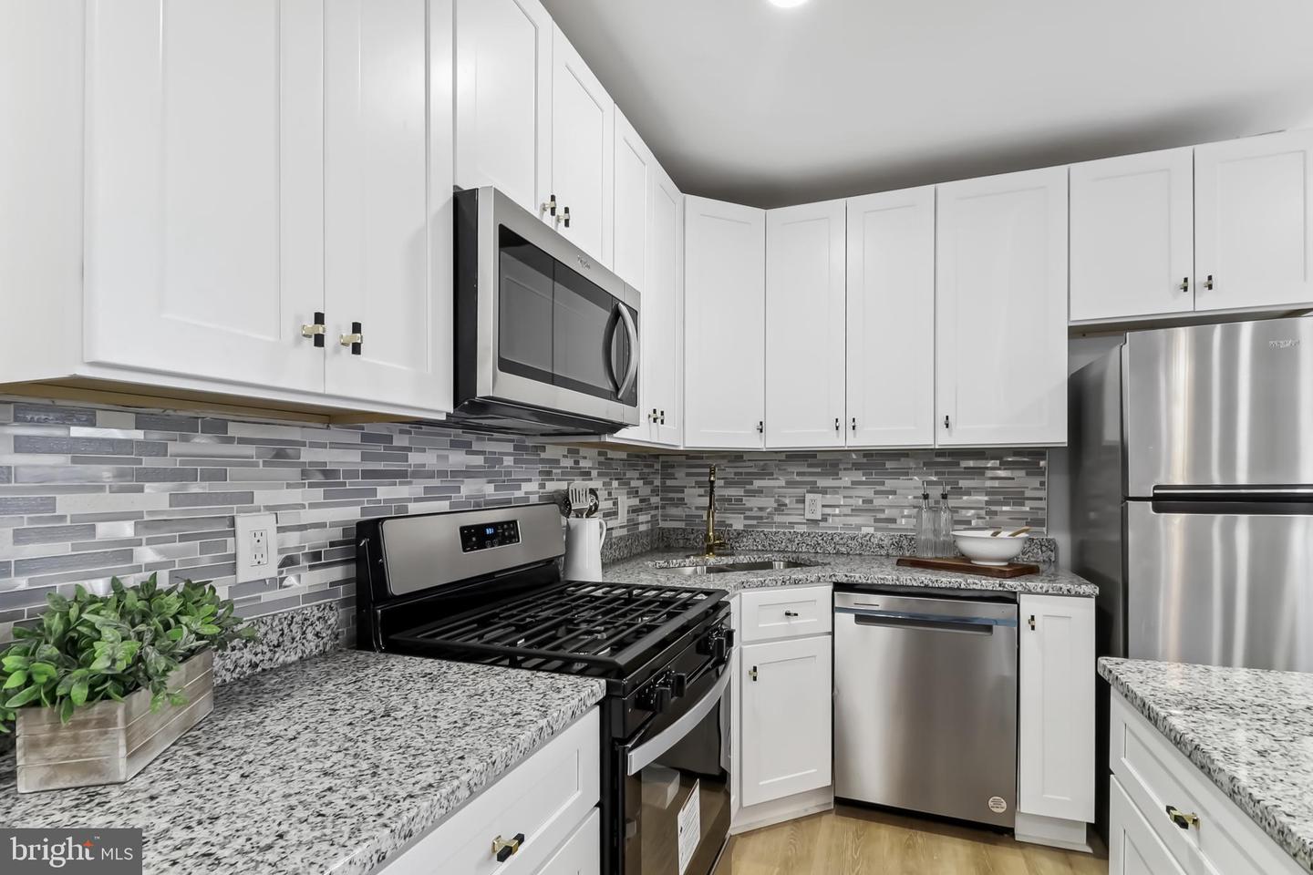 3808 3rd Property Photo 6
