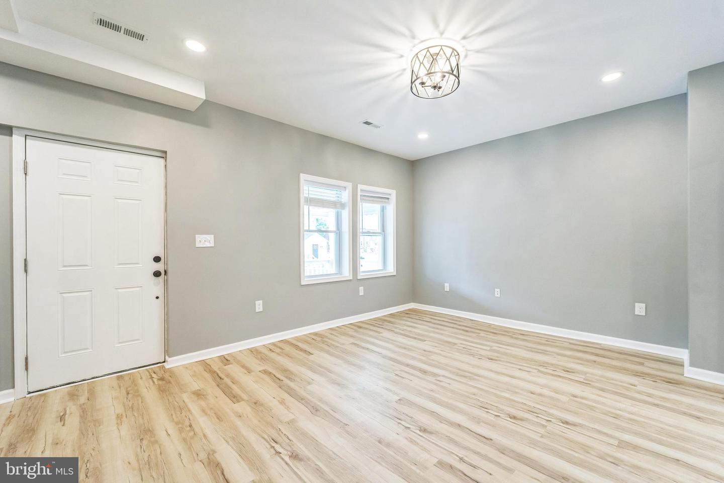 16 W Talbott Property Photo 24
