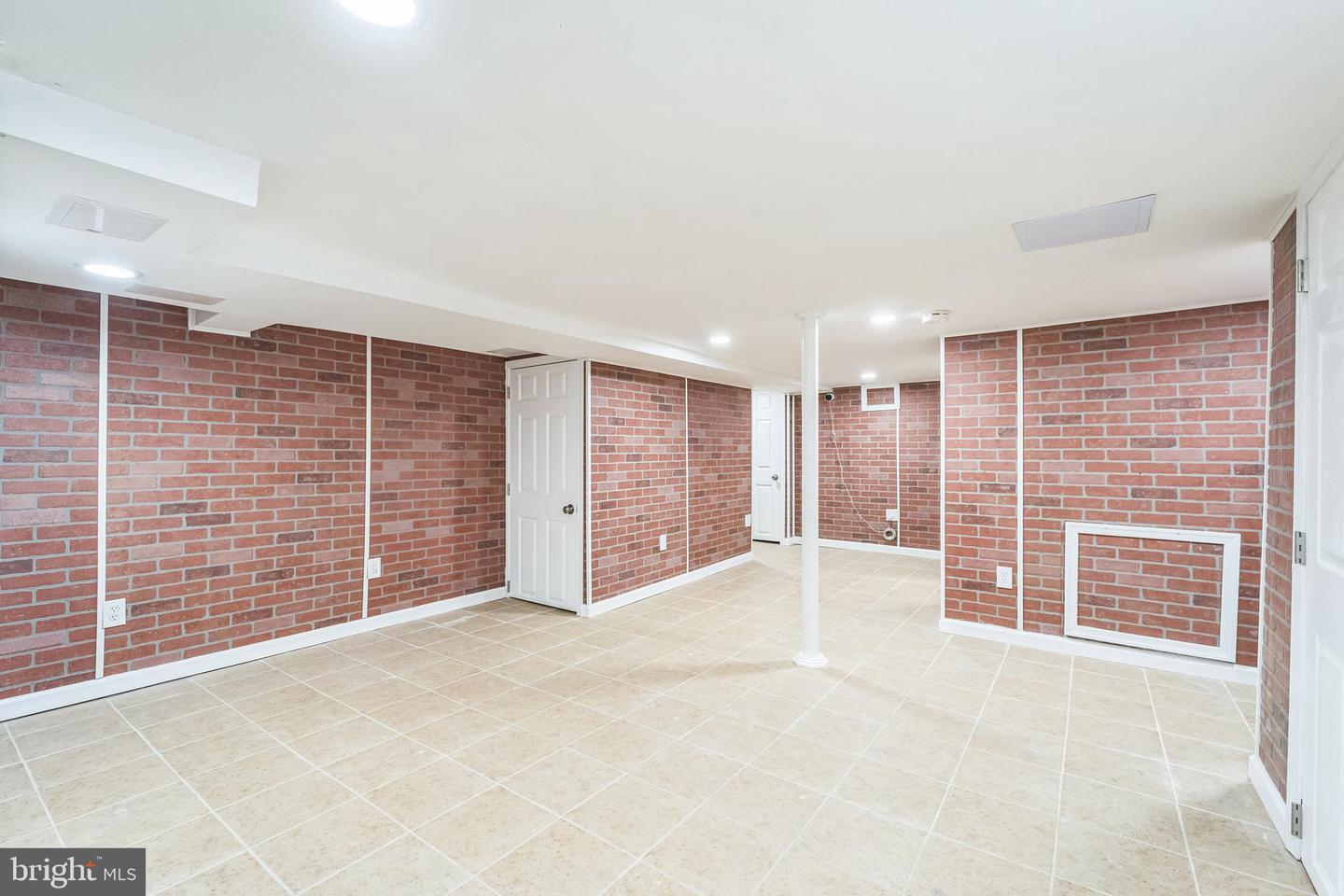 16 W Talbott Property Photo 43