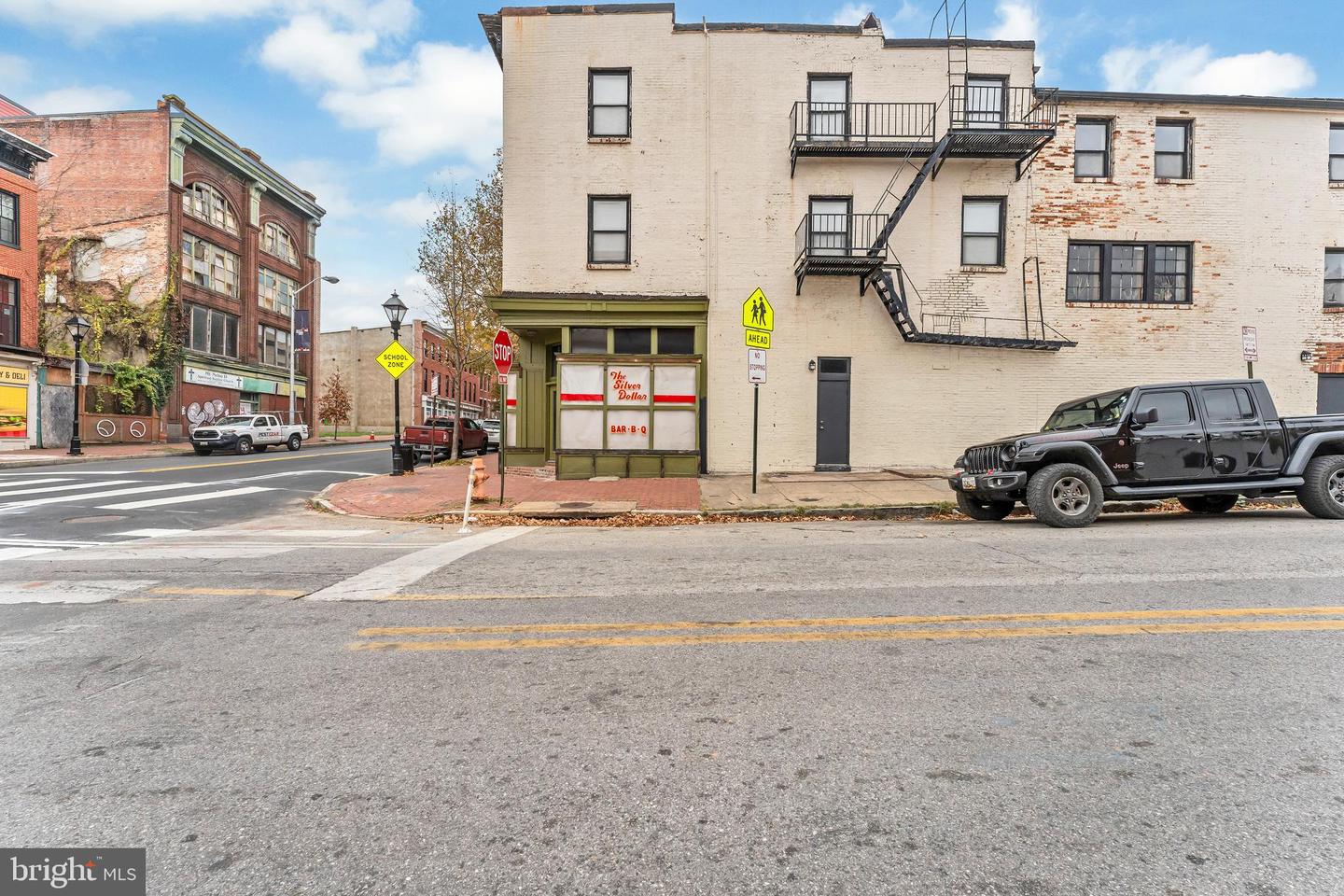 1500 W Baltimore St Property Photo 4