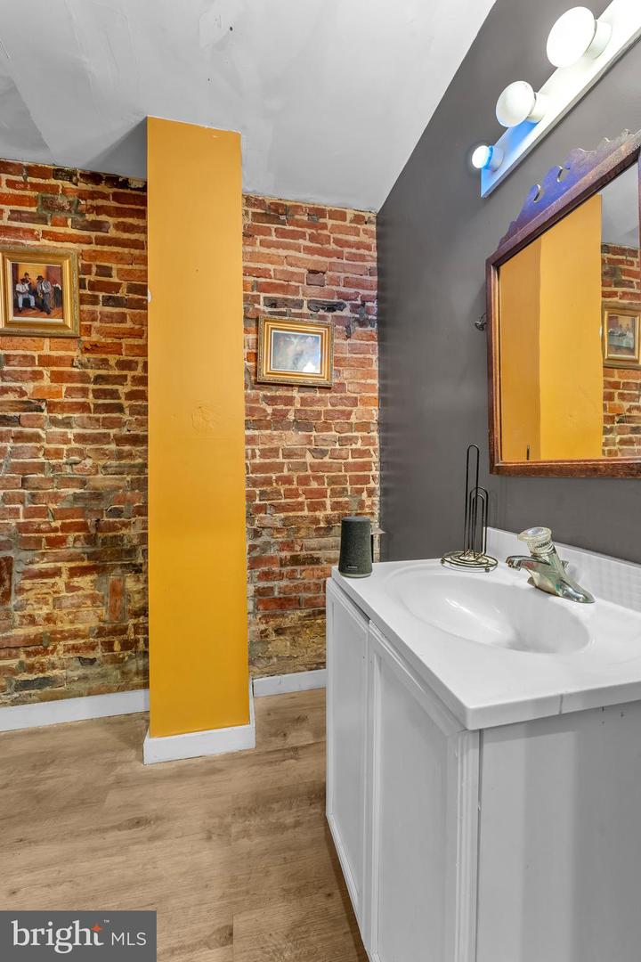 1500 W Baltimore St Property Photo 14