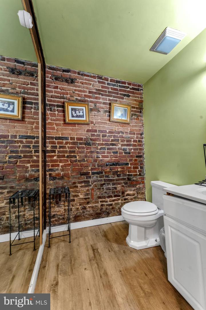 1500 W Baltimore St Property Photo 15
