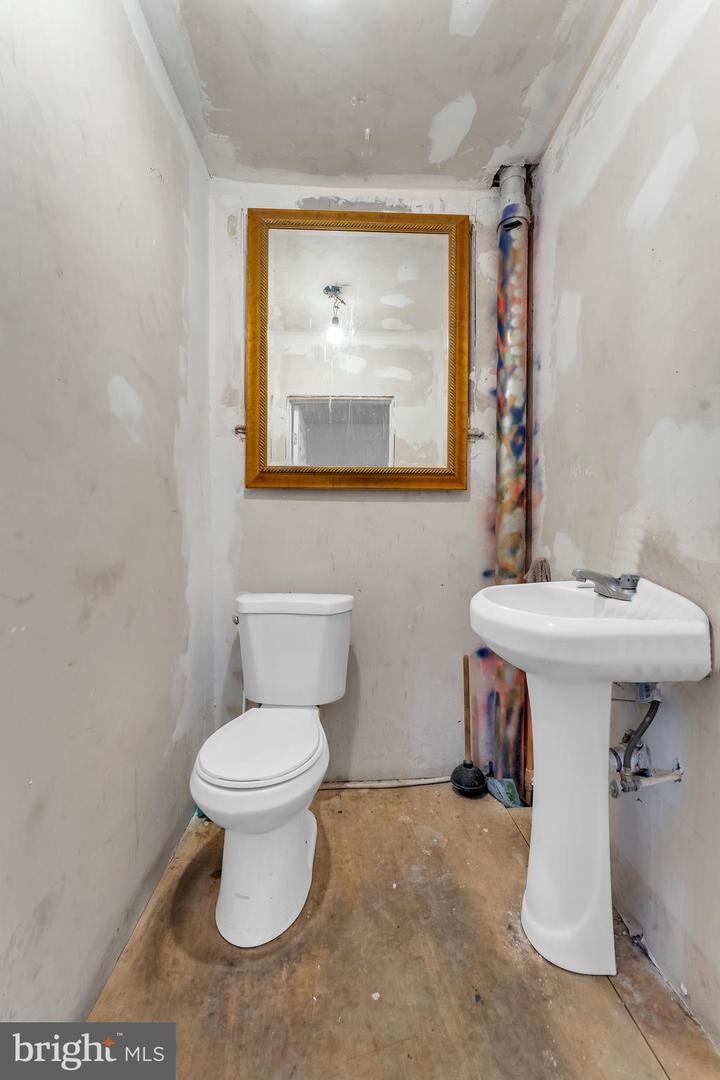 1500 W Baltimore St Property Photo 17