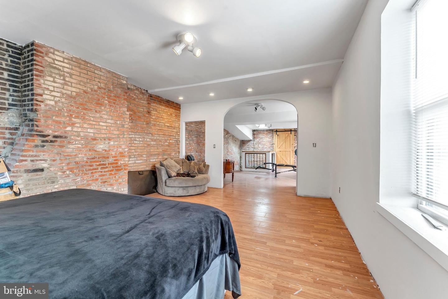 1500 W Baltimore St Property Photo 24
