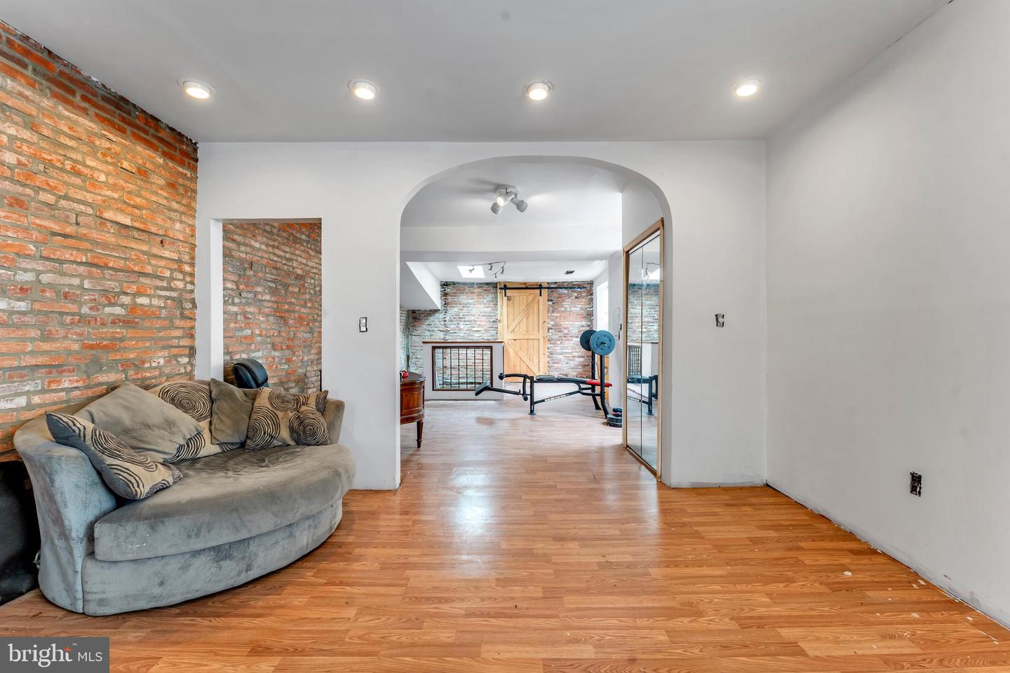 1500 W Baltimore St Property Photo 25