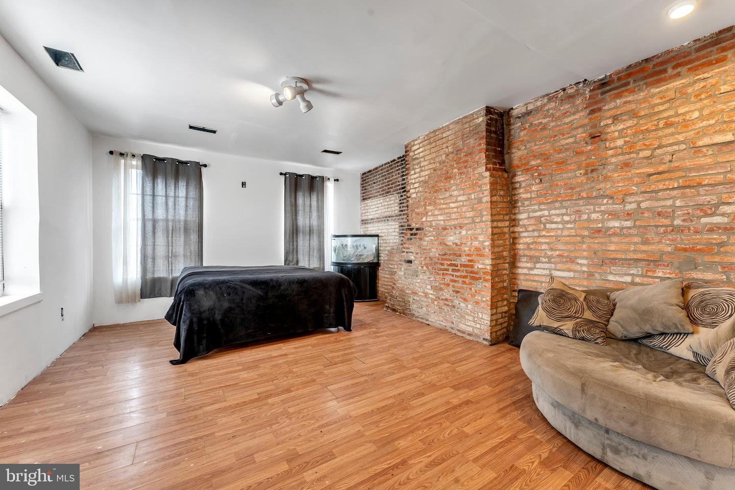 1500 W Baltimore St Property Photo 29