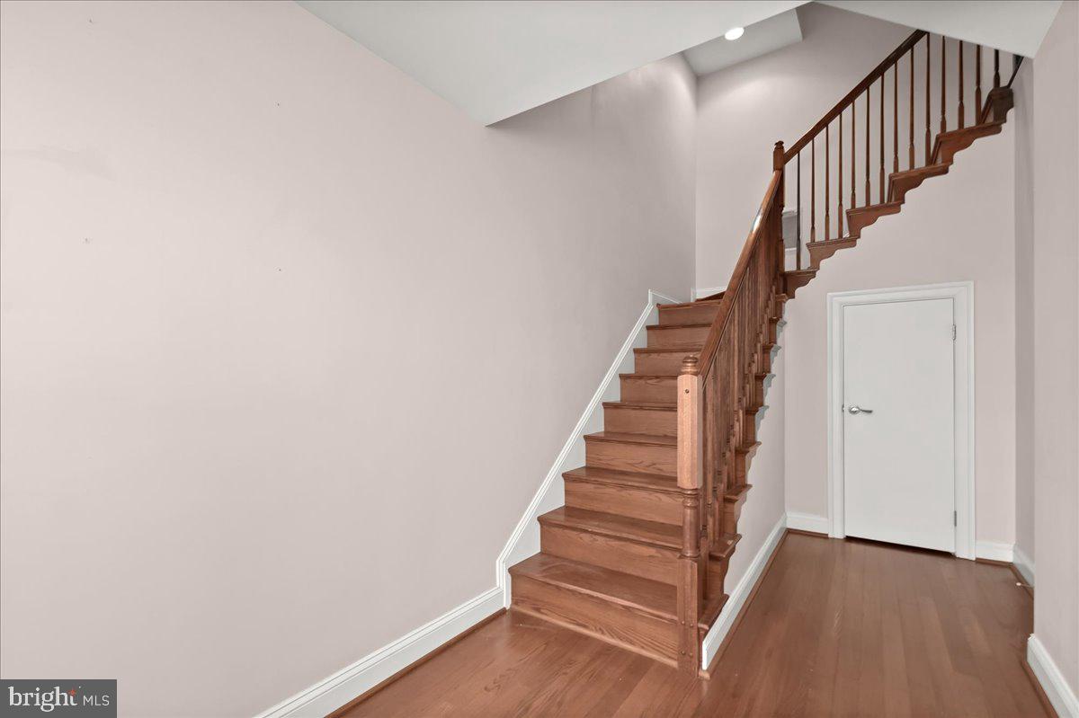 902 Valencia Ct #187 Property Photo 5