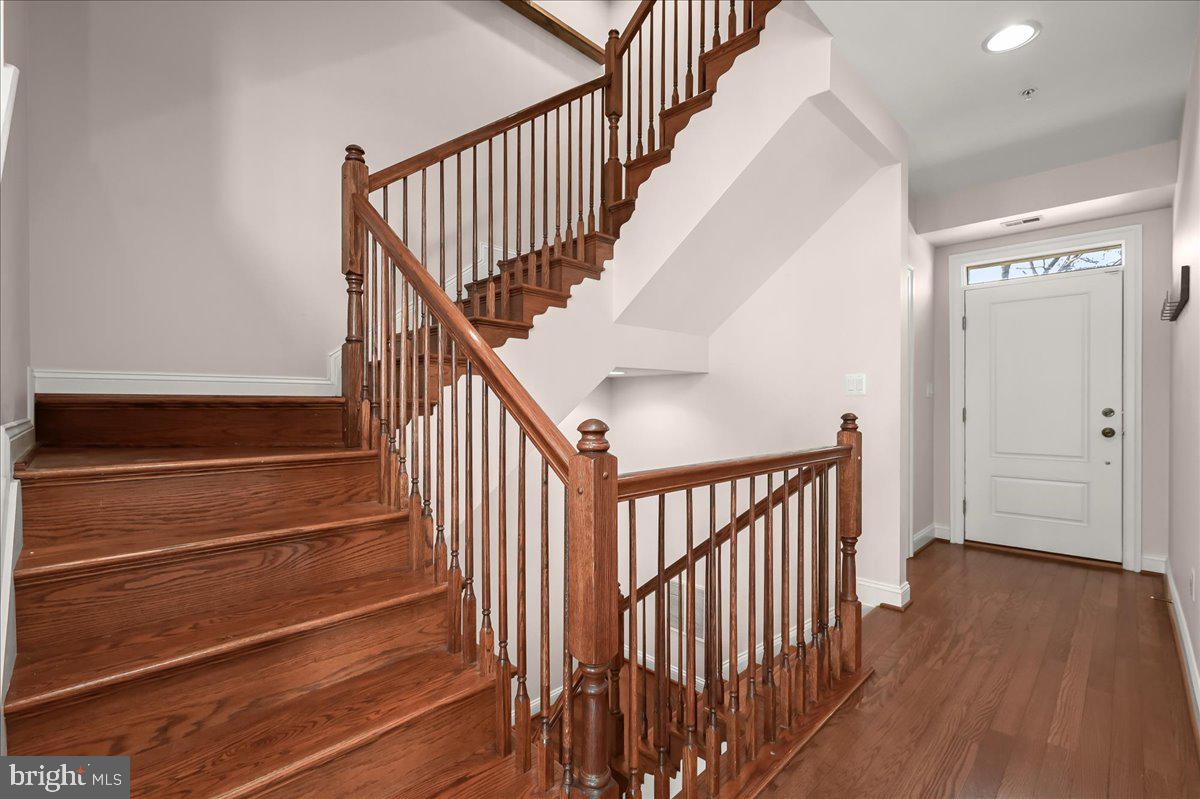 902 Valencia Ct #187 Property Photo 7