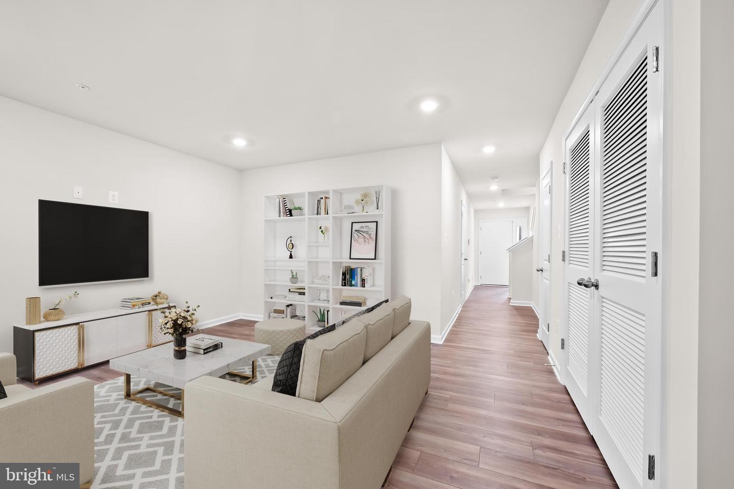 609 Mozart Way Property Photo 3