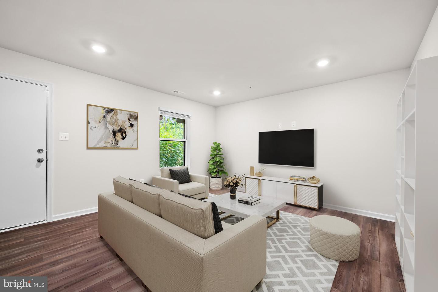 609 Mozart Way Property Photo 4