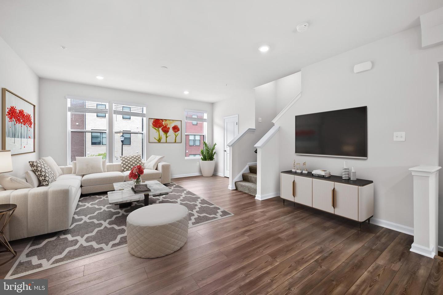 609 Mozart Way Property Photo 8