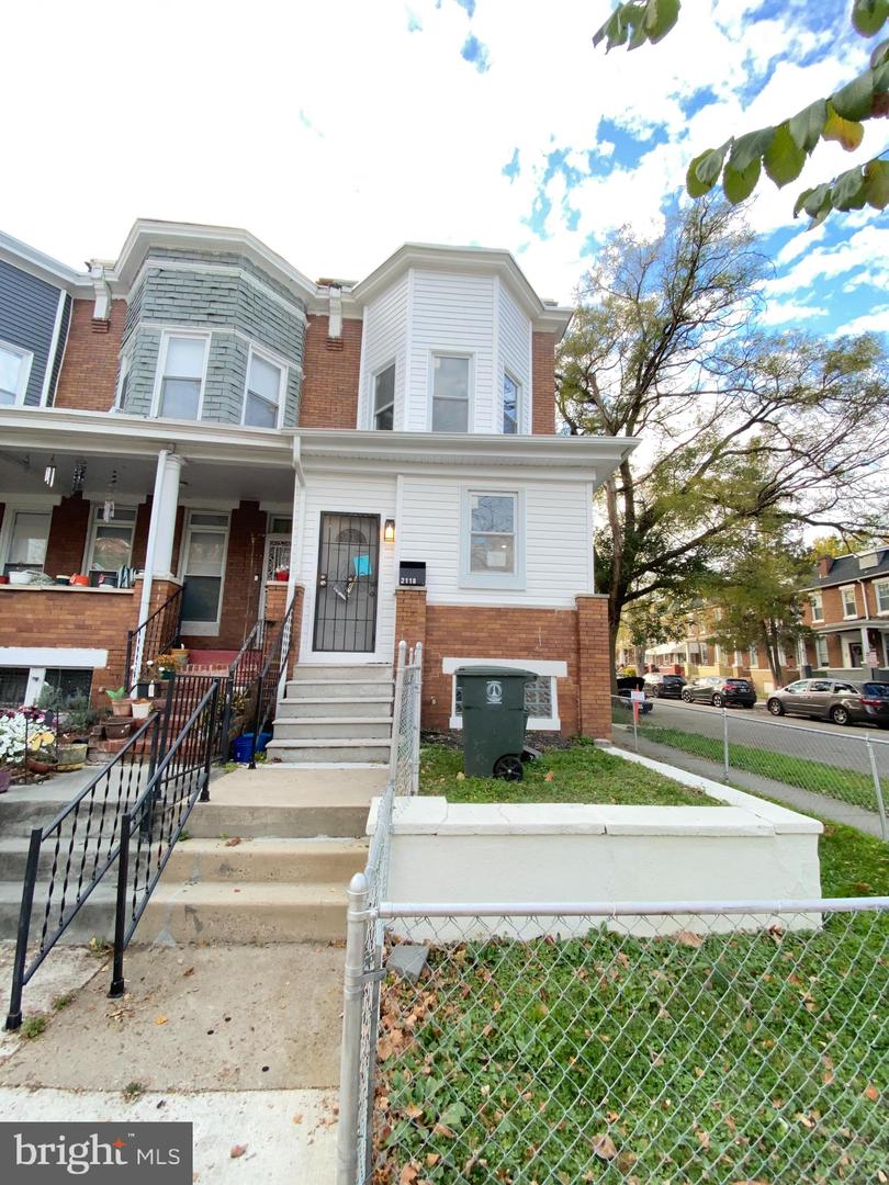 2118 N Rosedale St Property Photo 2