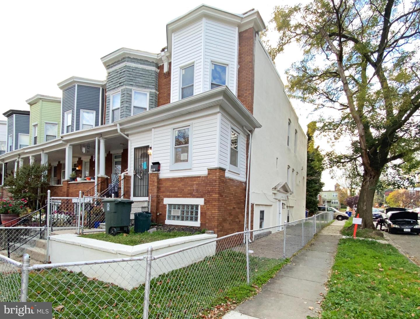2118 N Rosedale St Property Photo 3