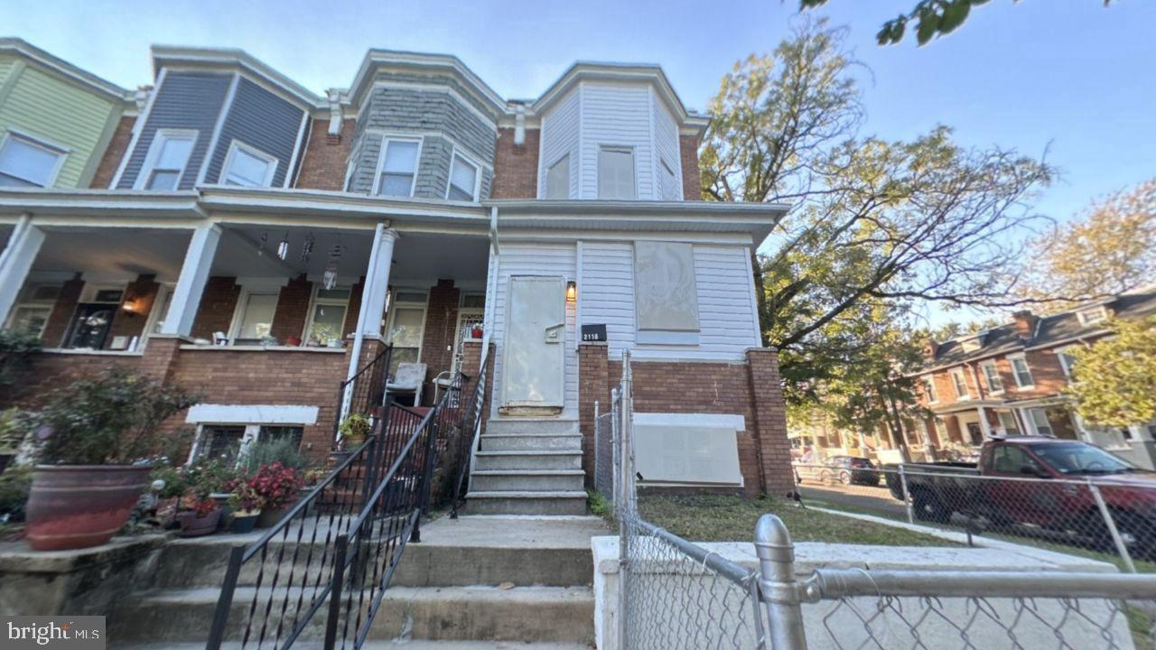 2118 N Rosedale St Property Photo 5