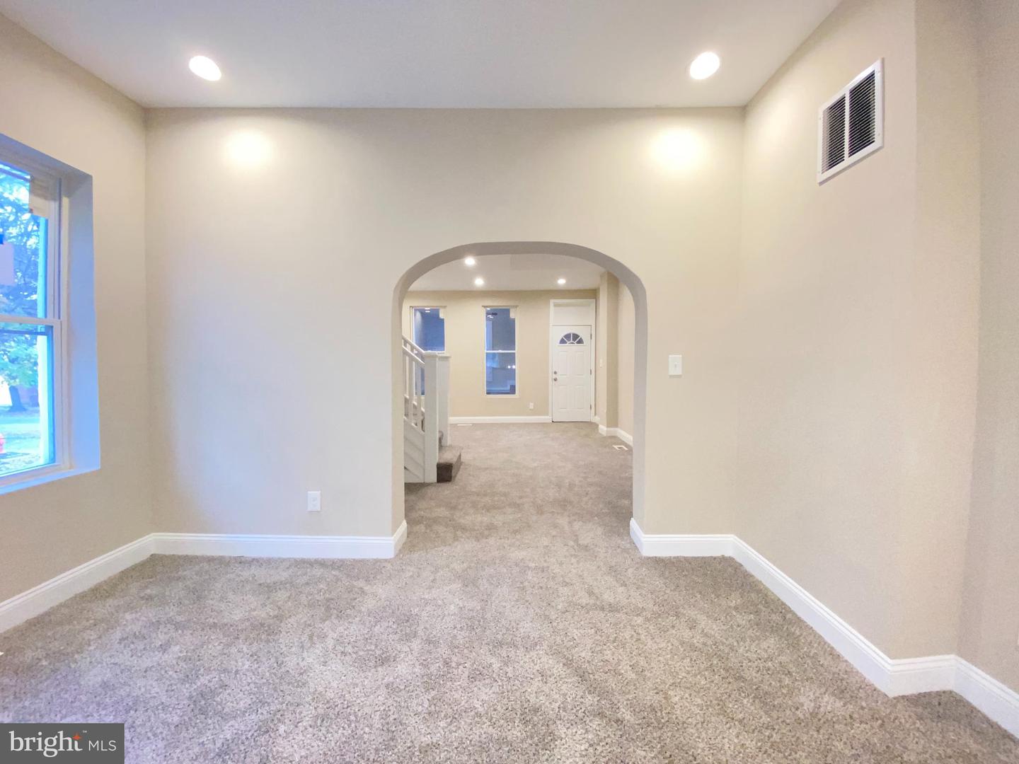2118 N Rosedale St Property Photo 13
