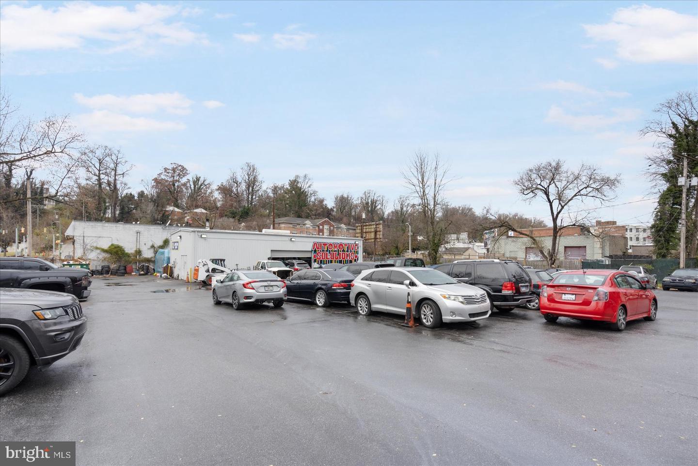 6025 Belair Road Property Photo 11