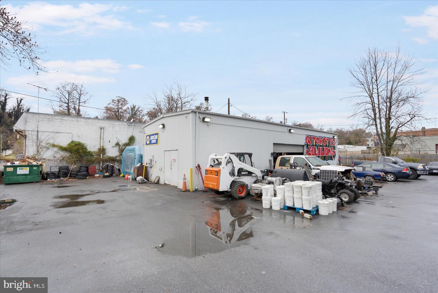 6025 Belair Road Property Photo 12