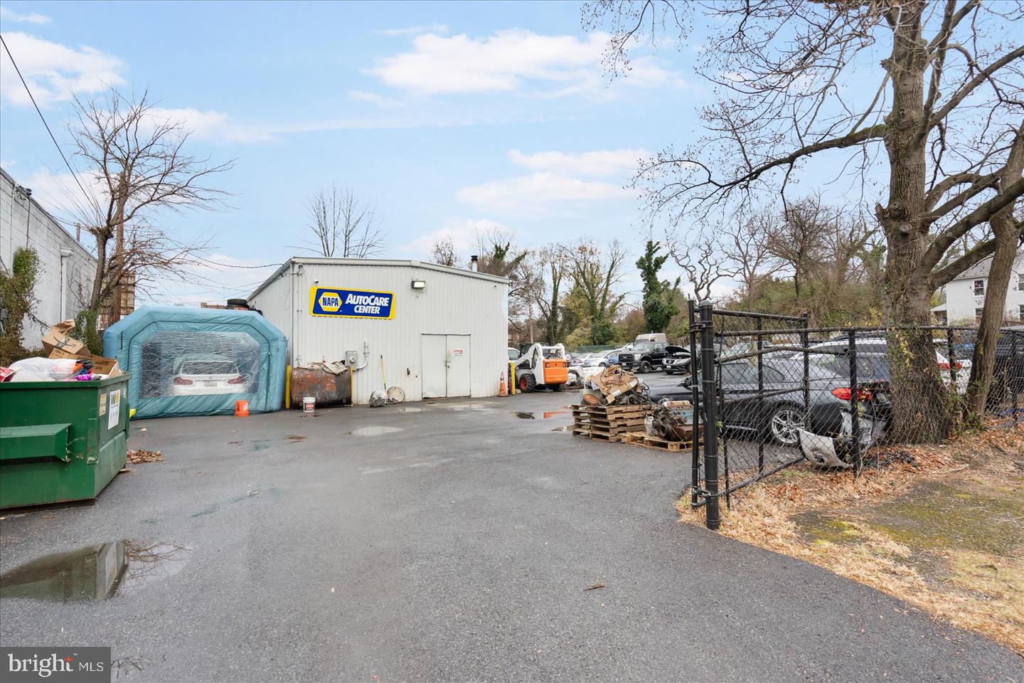 6025 Belair Road Property Photo 13