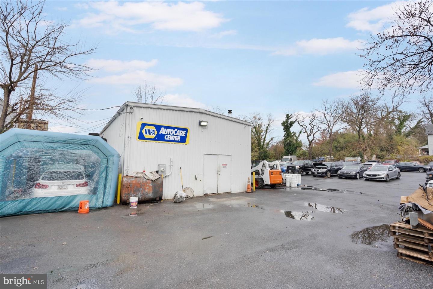 6025 Belair Road Property Photo 14