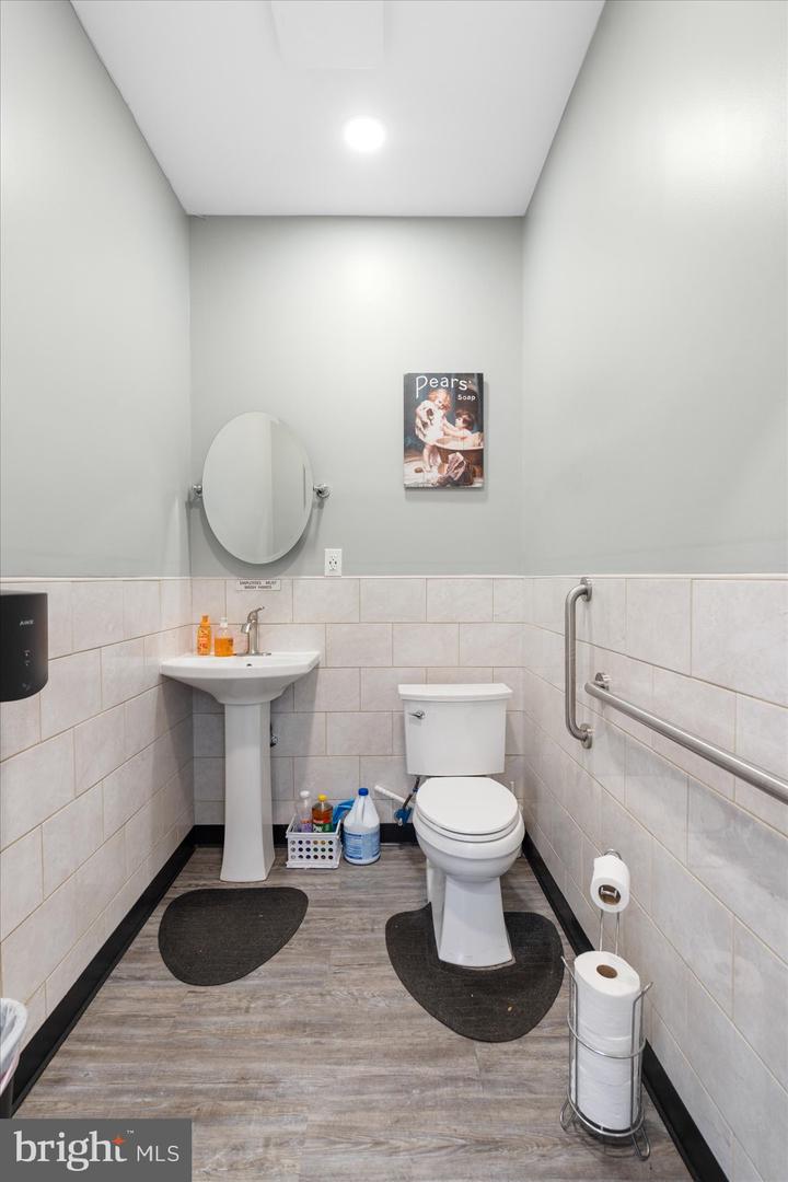 6025 Belair Road Property Photo 29