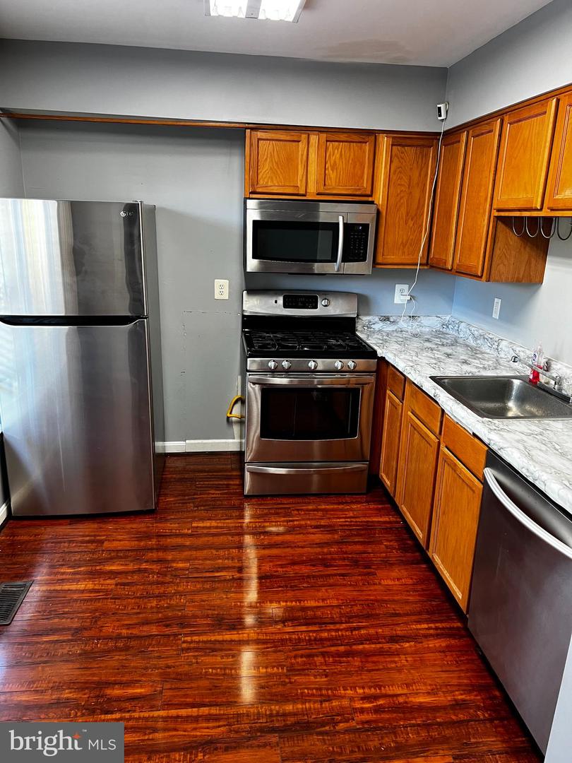 1002 Whatcoat St Property Photo 5