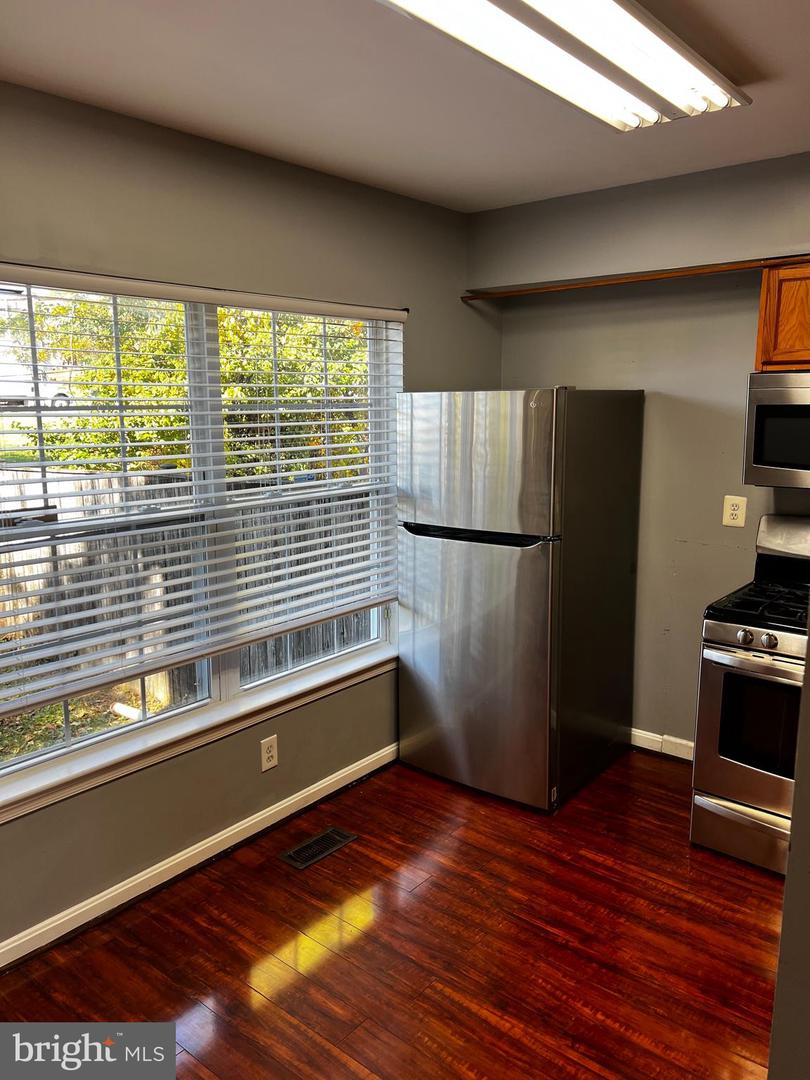 1002 Whatcoat St Property Photo 6