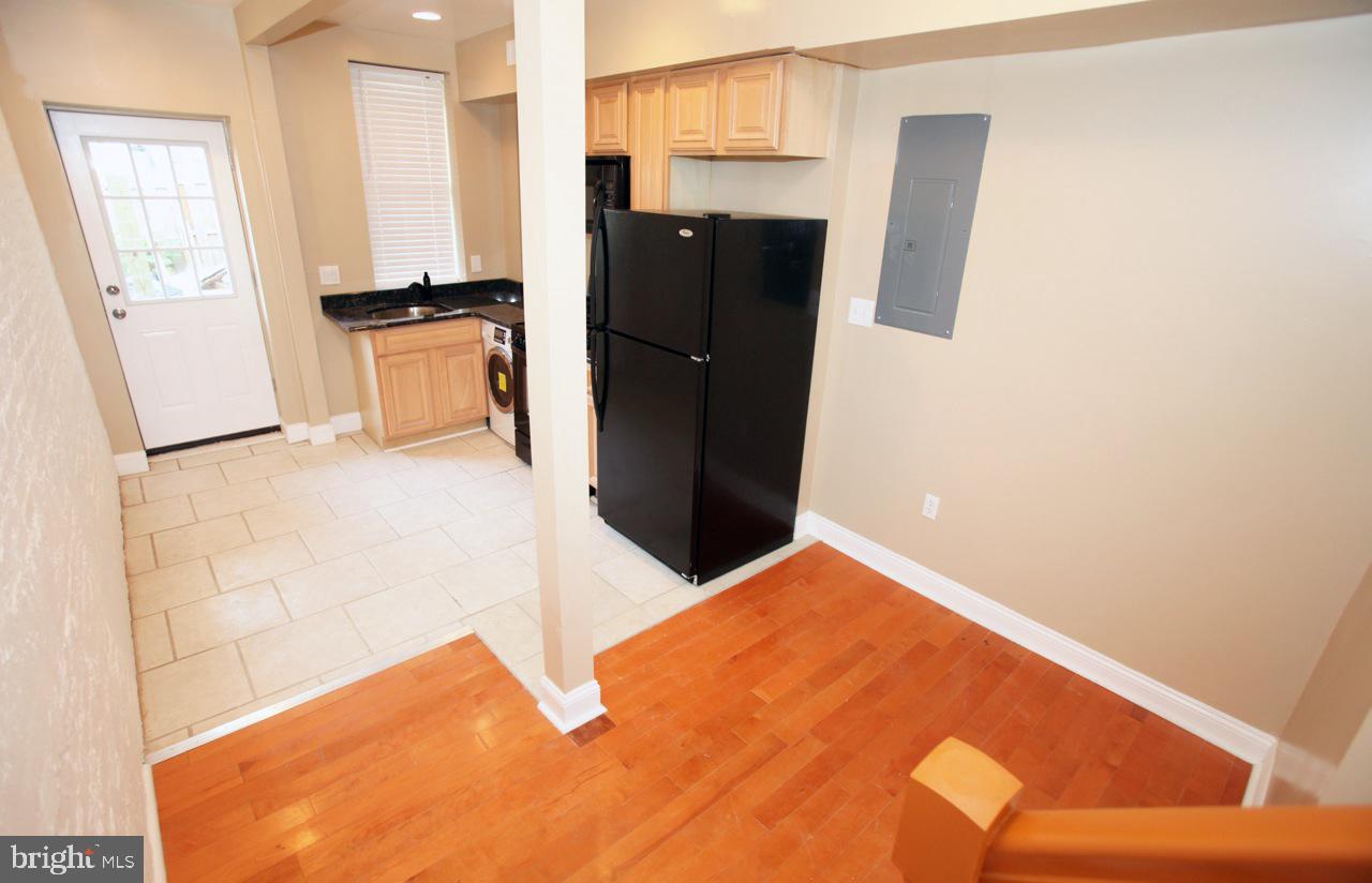 864 Carroll St Property Photo 6