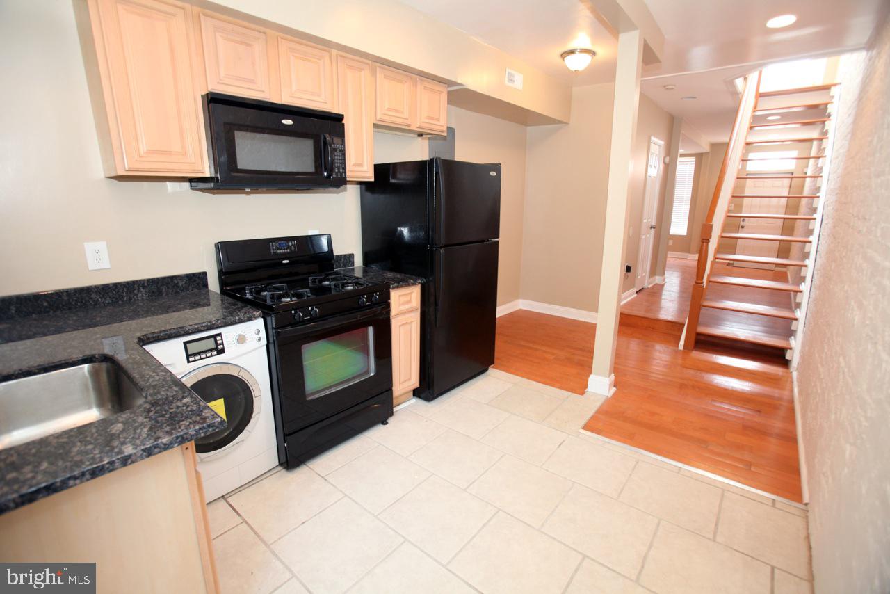 864 Carroll St Property Photo 7