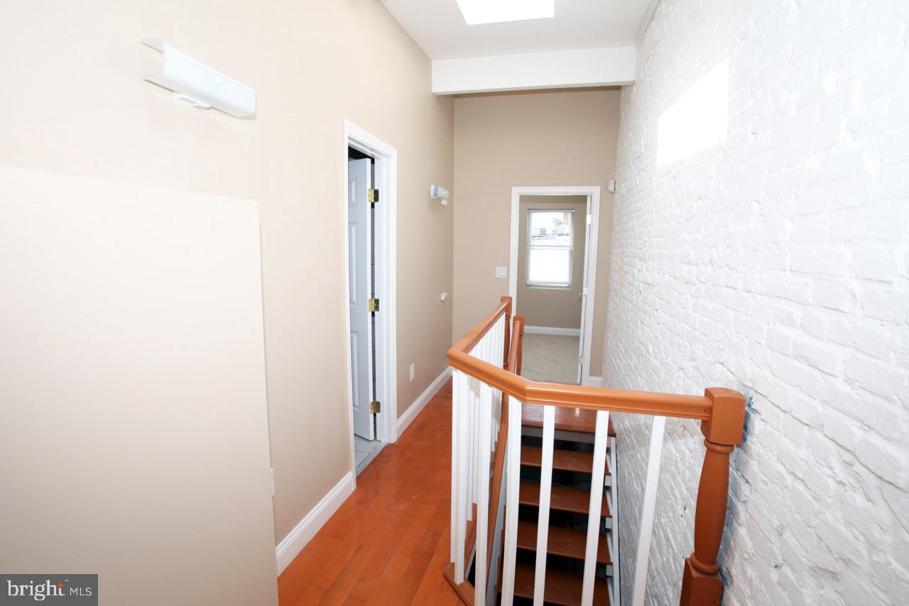 864 Carroll St Property Photo 12