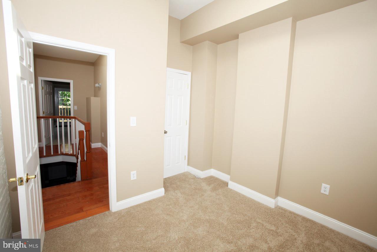 864 Carroll St Property Photo 13