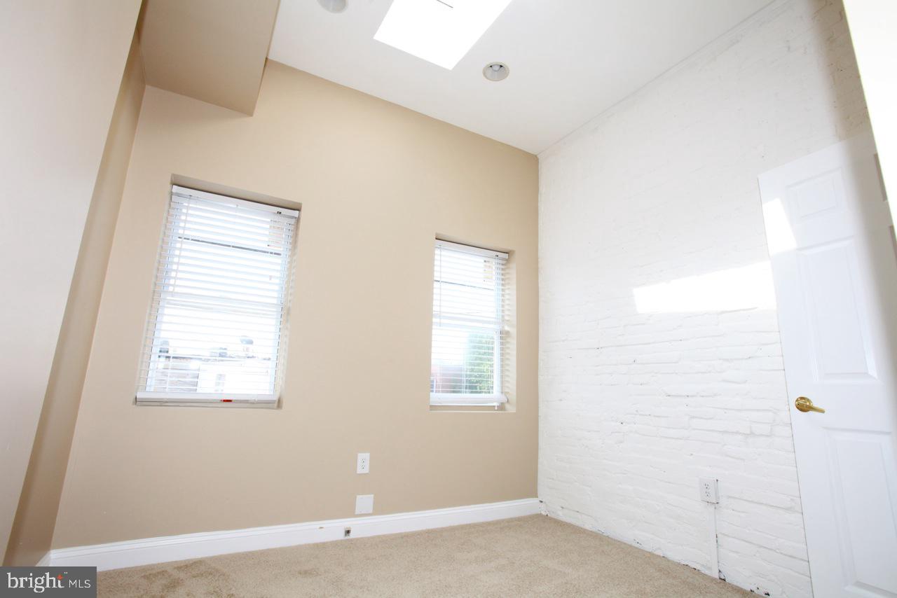 864 Carroll St Property Photo 14