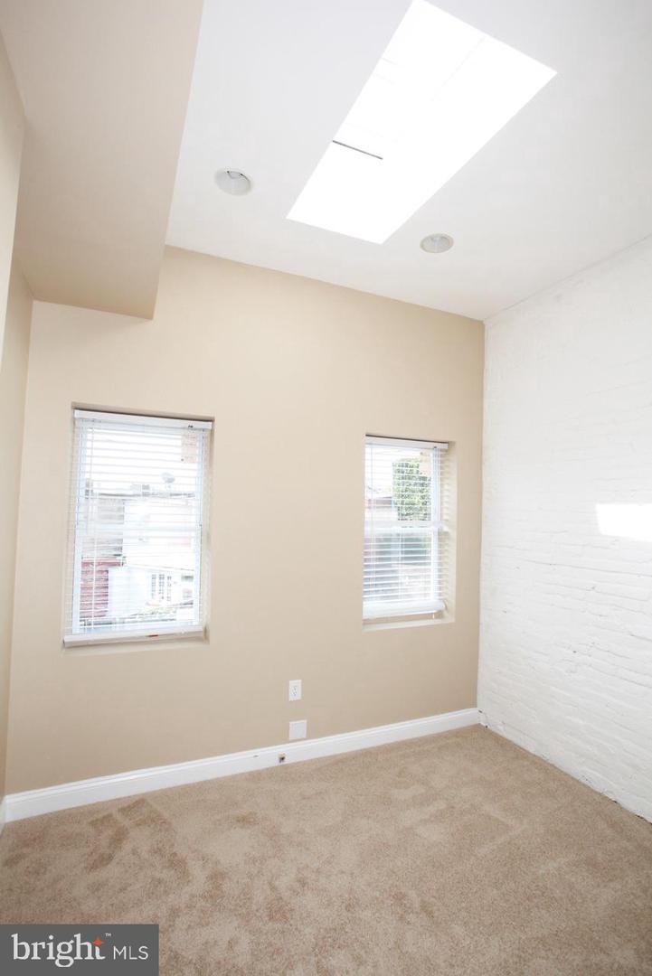 864 Carroll St Property Photo 15