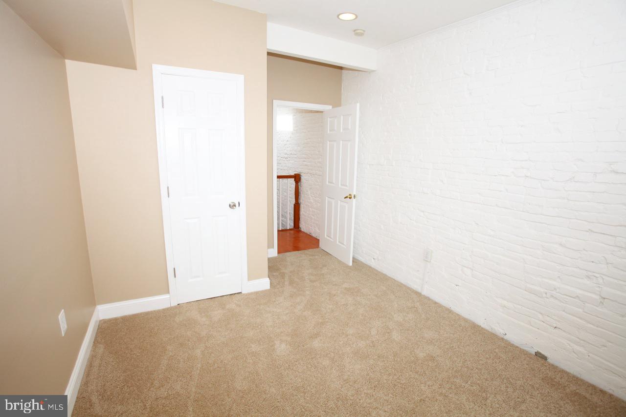 864 Carroll St Property Photo 18