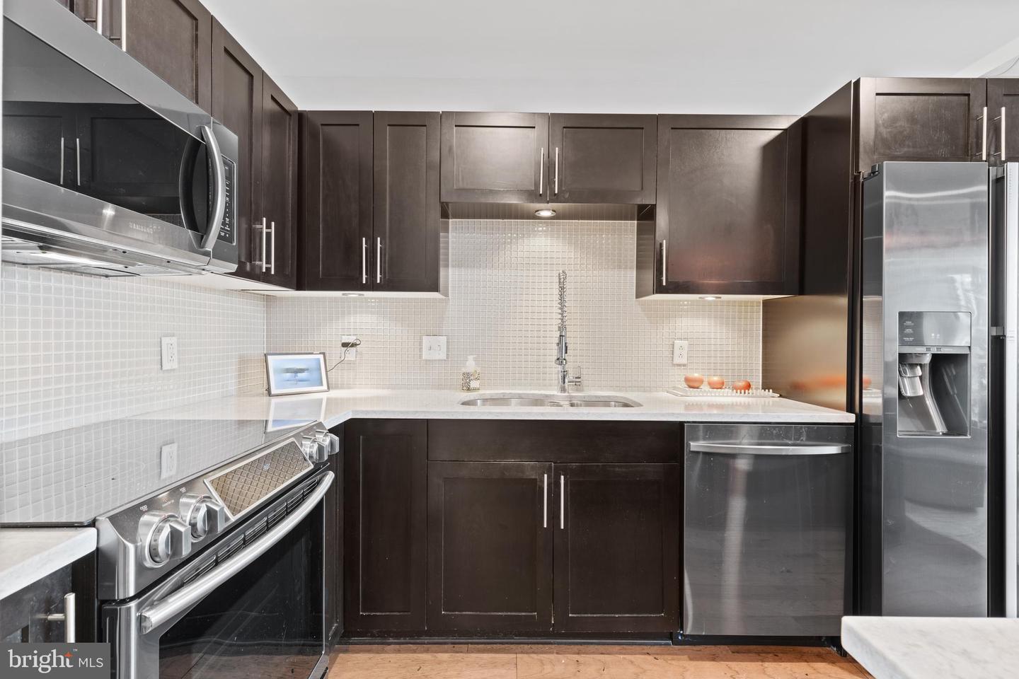 1200 Steuart St #425 Property Photo 8