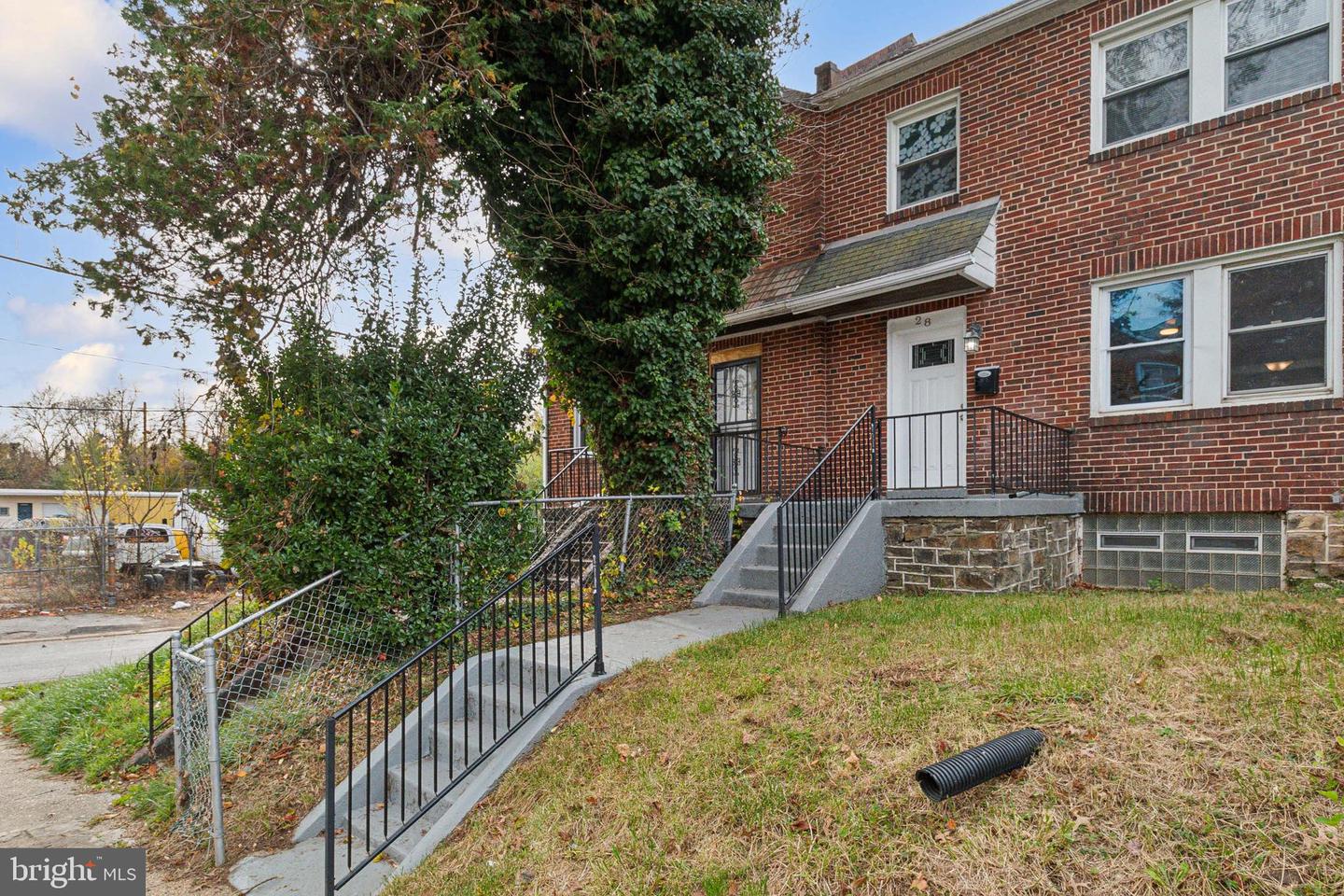 28 Bernice Ave S Property Photo 1