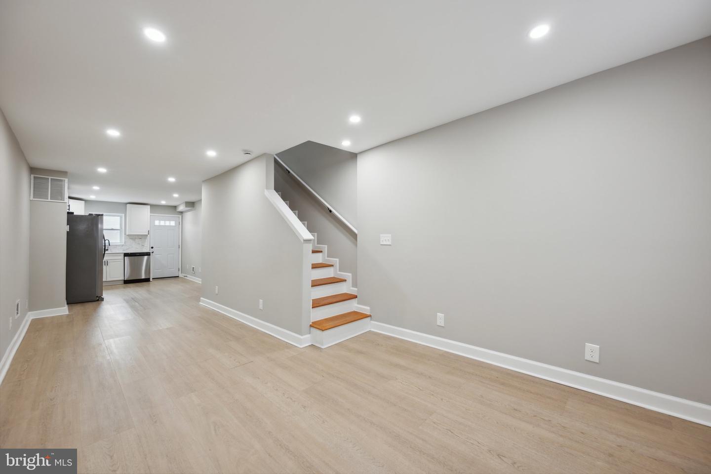1155 Washington Blvd Property Photo 4