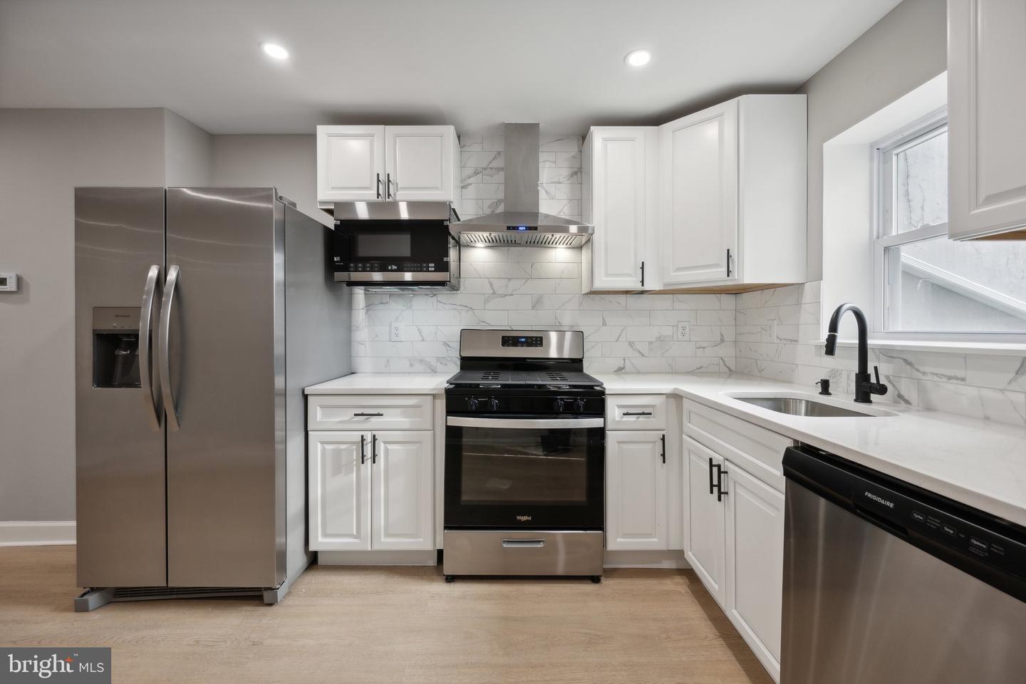 1155 Washington Blvd Property Photo 7