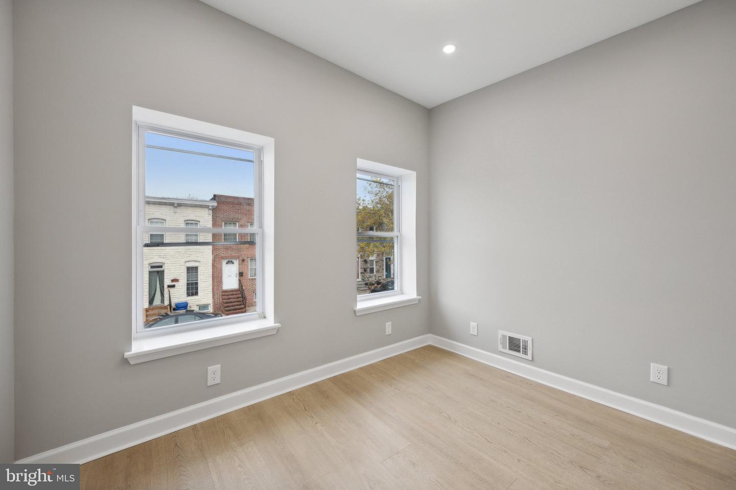 1155 Washington Blvd Property Photo 8