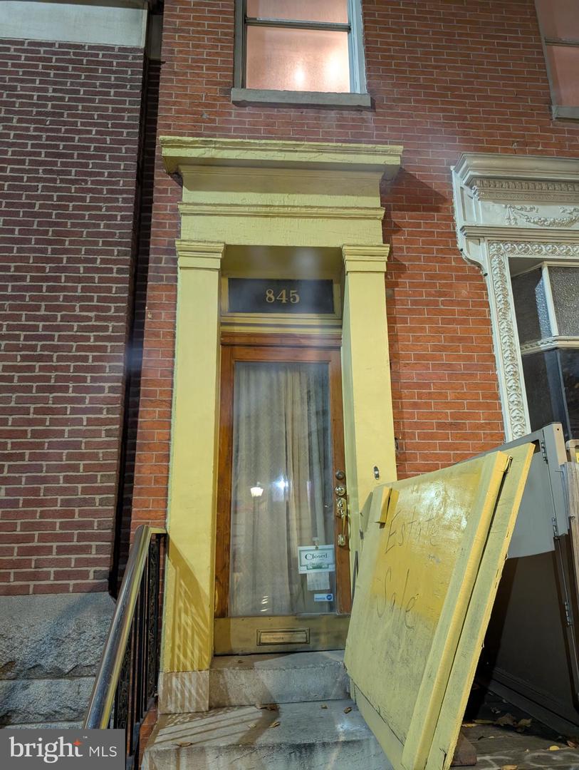845 N Howard St Property Photo 4