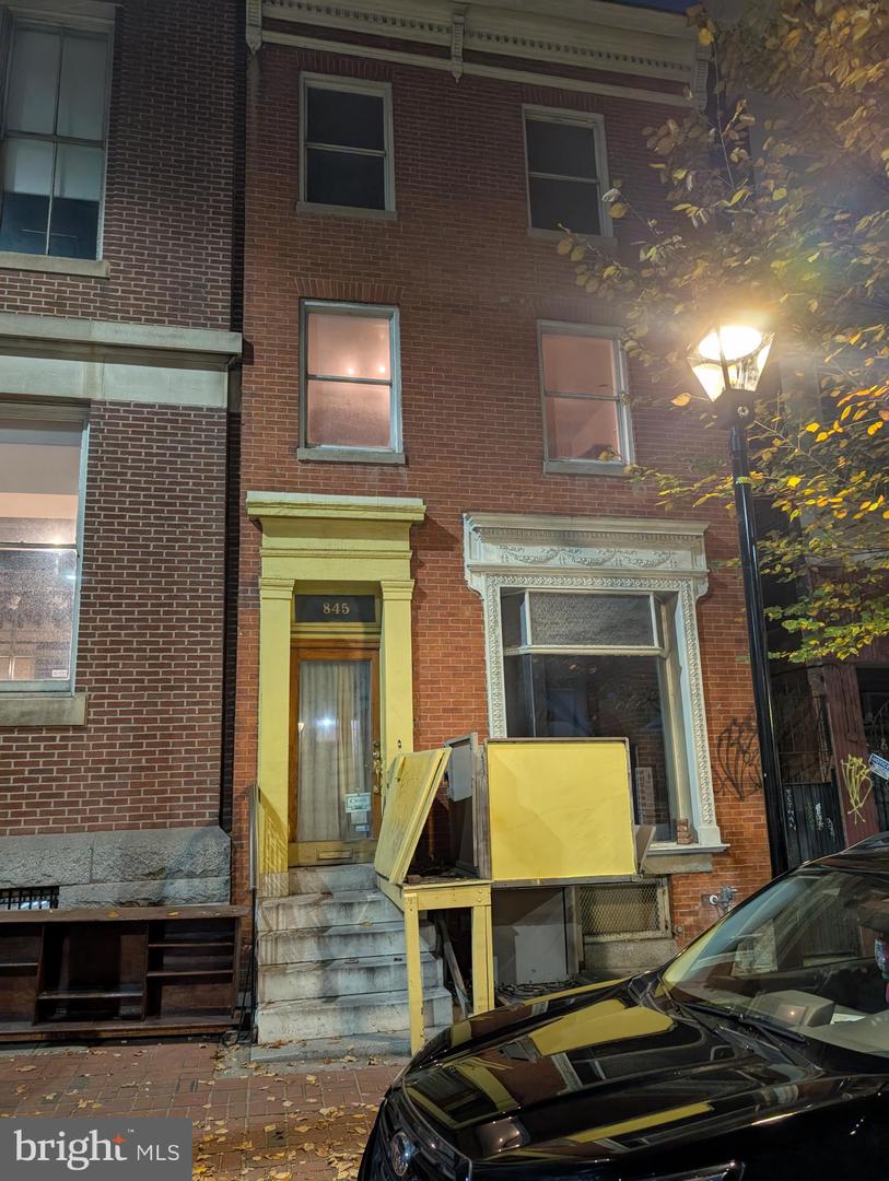 845 N Howard St Property Photo 7