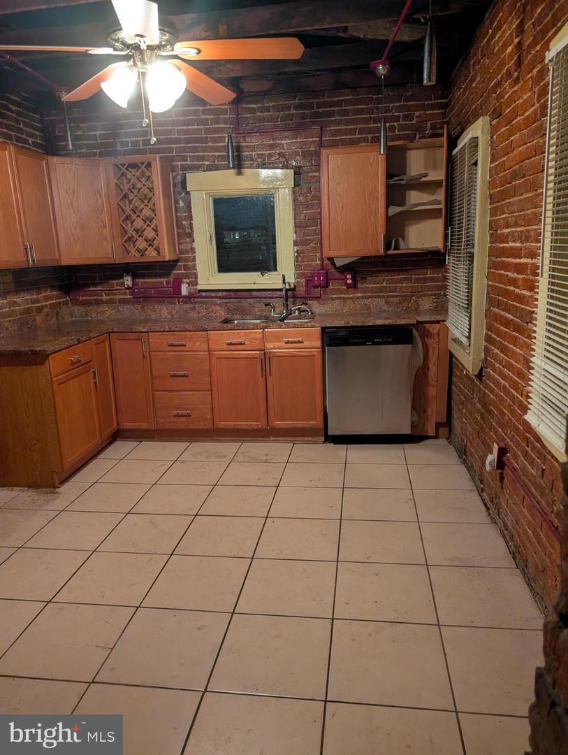 845 N Howard St Property Photo 21