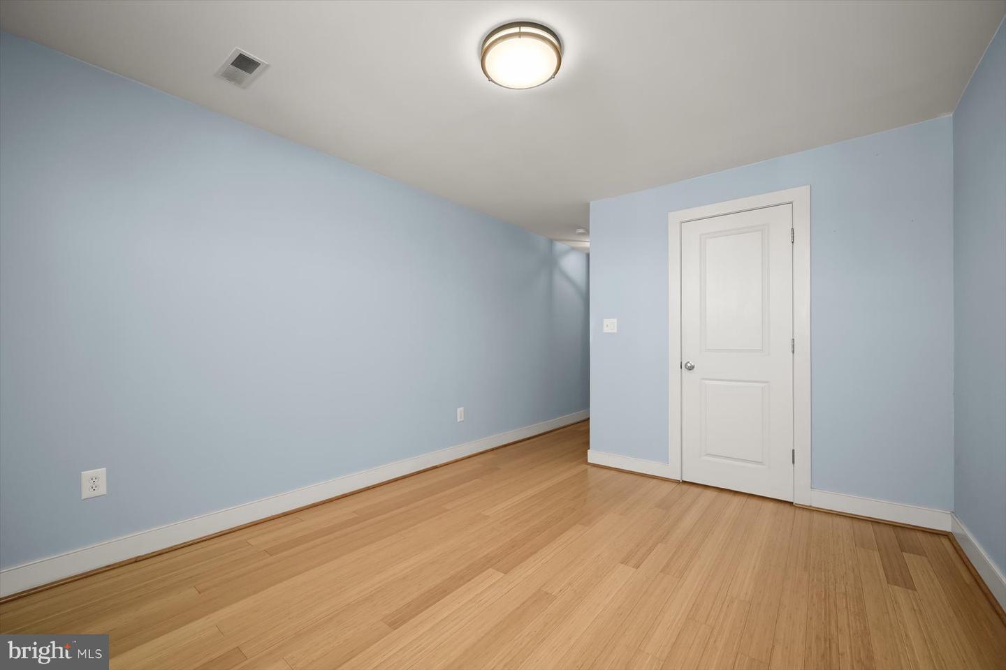 2406 E Fairmount Ave Property Photo 40