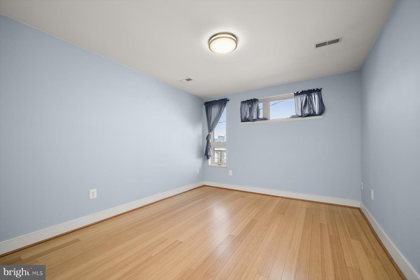 2406 E Fairmount Ave Property Photo 41