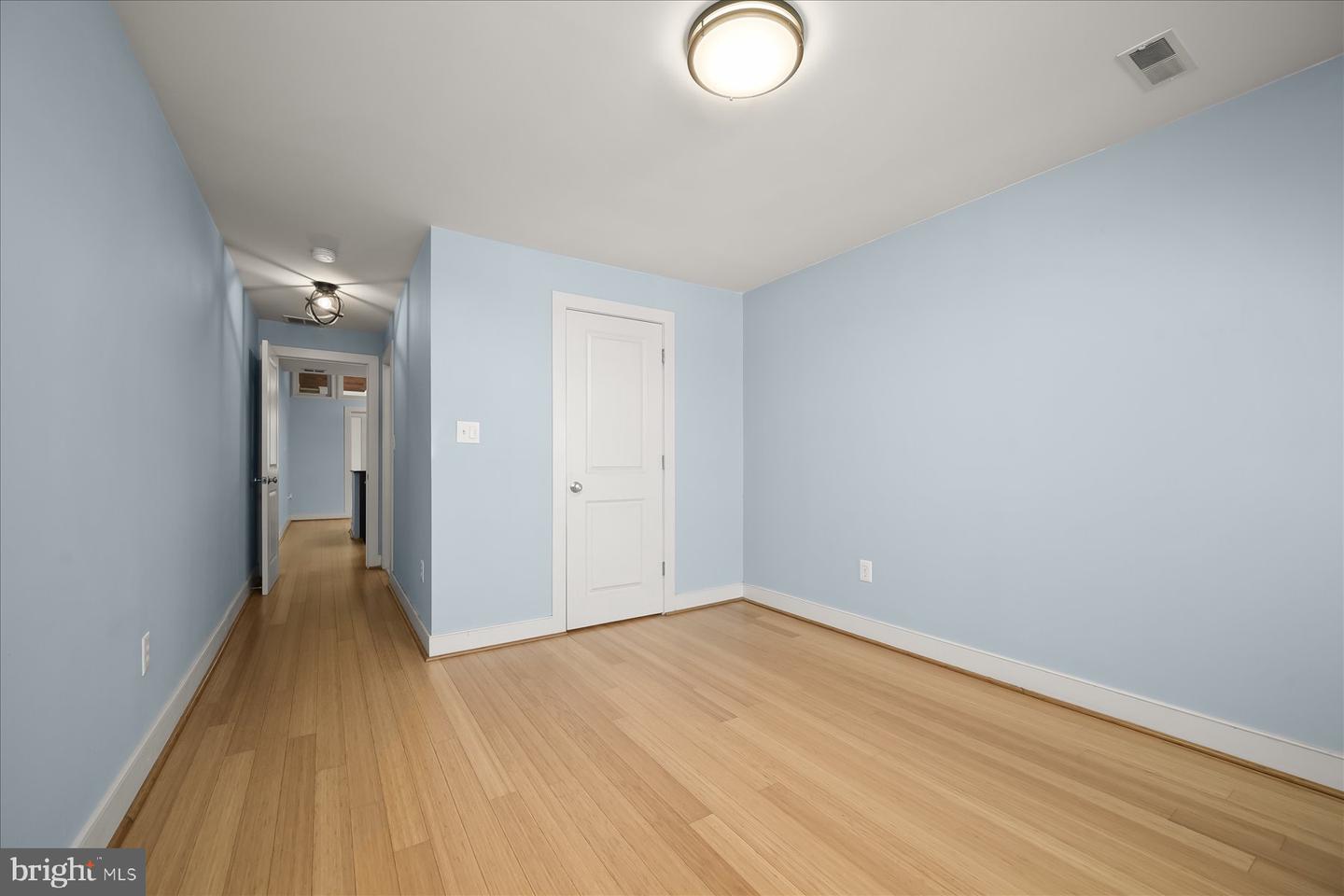 2406 E Fairmount Ave Property Photo 42