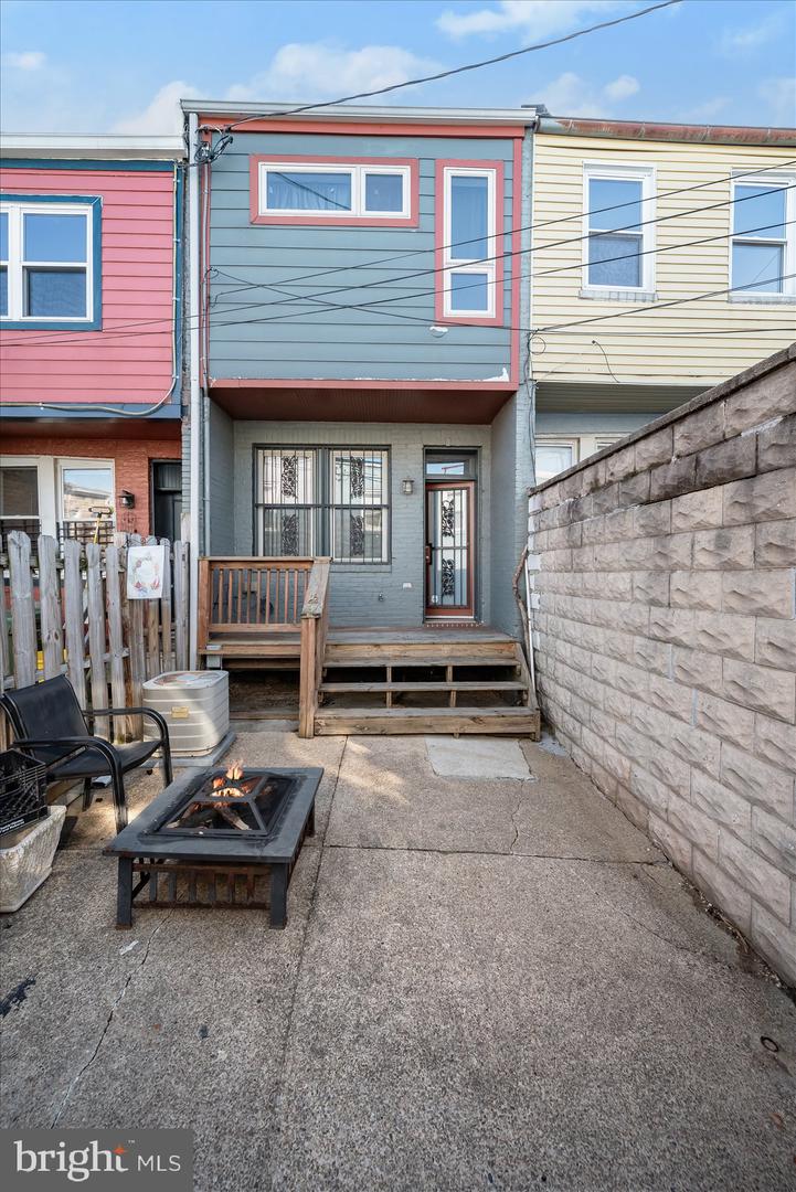 2406 E Fairmount Ave Property Photo 60
