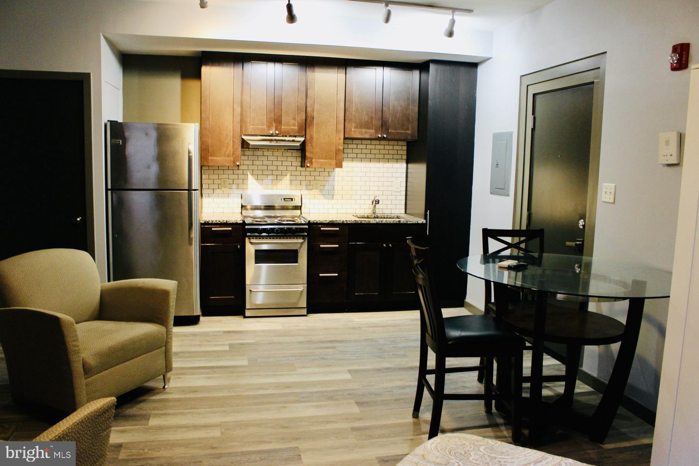842 Park Avenue #6 Property Photo 1