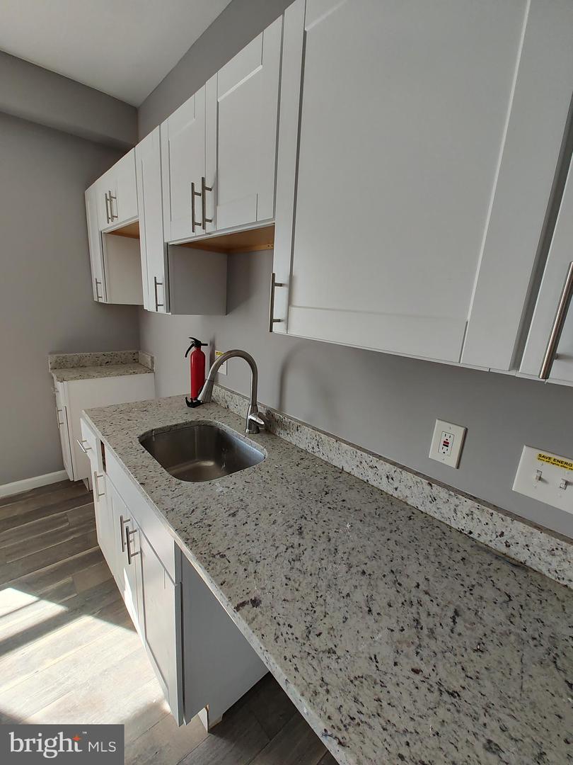 339 Bloom St Property Photo 8