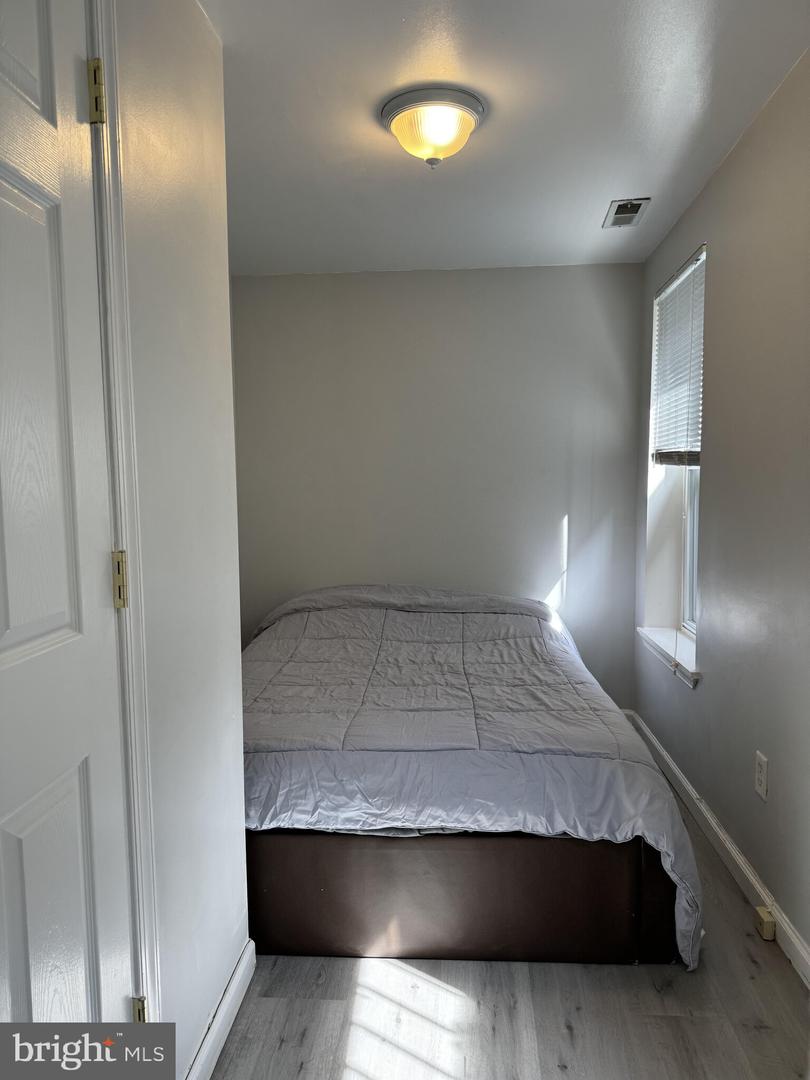323 S Castle St Property Photo 8