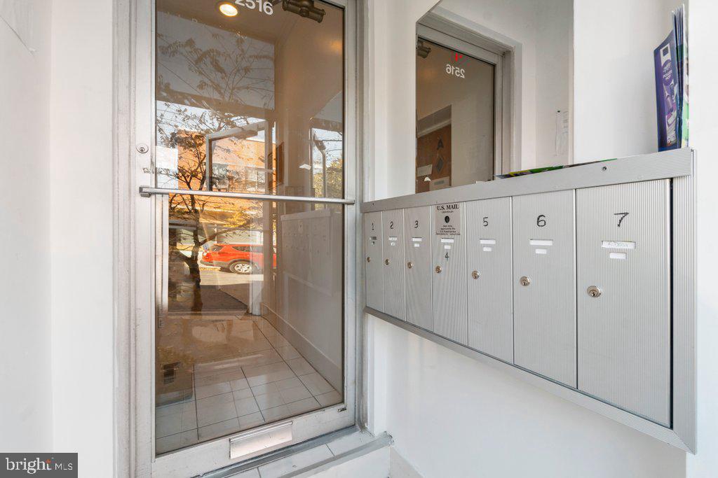 2516 N Charles St Property Photo 4